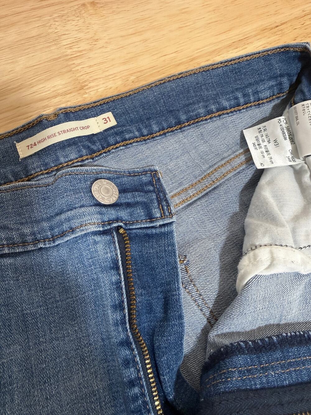 Levi’s 724 High Rise Straight Crop Jeans Women’s 31 Distressed Raw Hem Blue